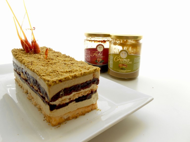 Dacquoise con Mousse al Pistacchio e Gelée ai Fichi