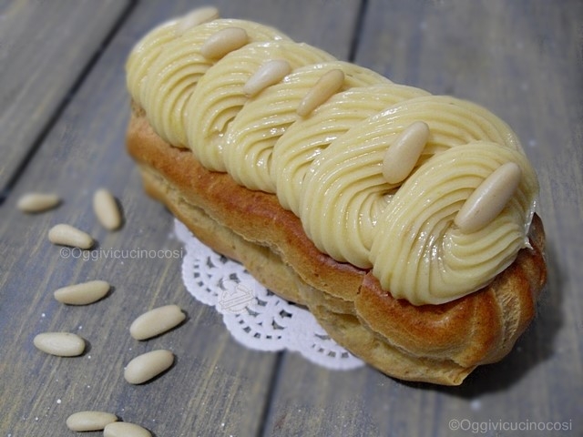 Eclairs con Mousse ai Pinoli
