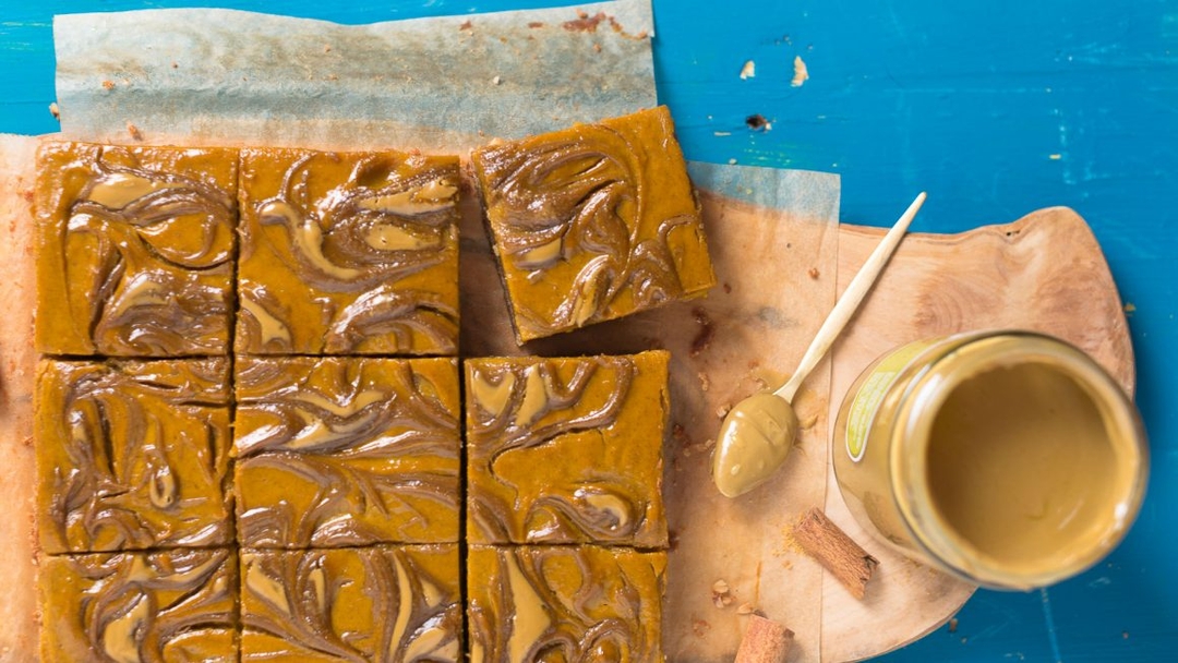 Pumpkin Pie Bars Vegan con Crema al Pistacchio