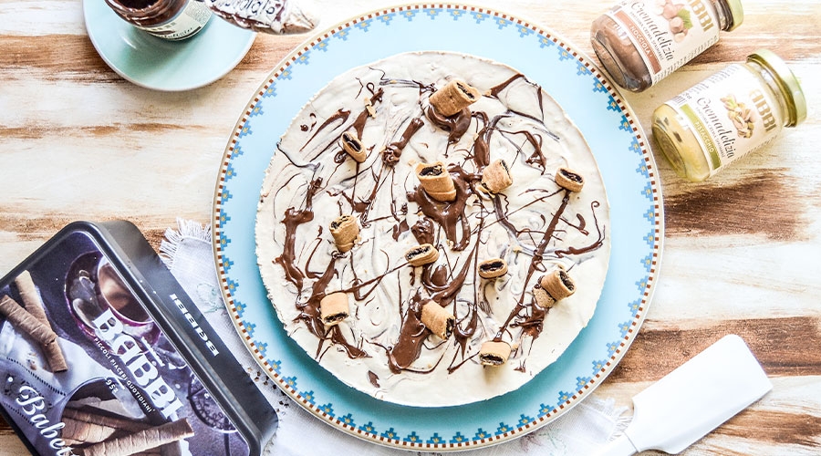 Torta gelato al pistacchio variegato alla nocciola